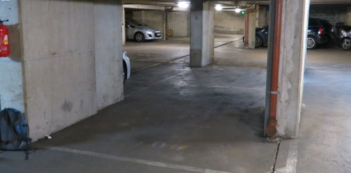 Image 4 sur 6 - Parking/box  ·  Location · Paris (75011) · 15m²