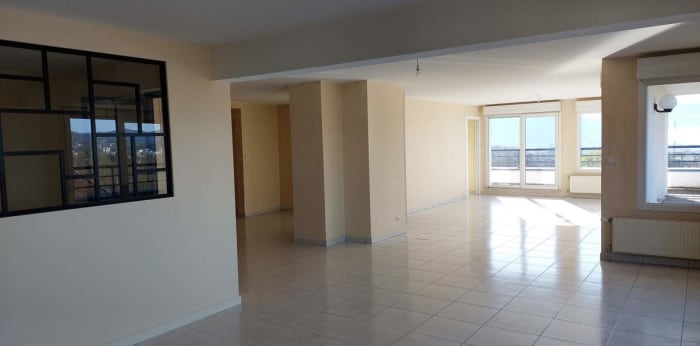 Image 2 sur 5 - Appartement  ·  Location · Besancon (25000) · 5 pièces · 146m²