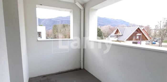 Image 2 sur 9 - Appartement  ·  Location · Aix Les Bains (73100) · 2 pièces · 46m²