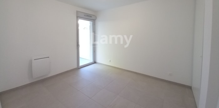 Image 7 sur 8 - Appartement  ·  Location · Marseille (13015) · 2 pièces · 45m²