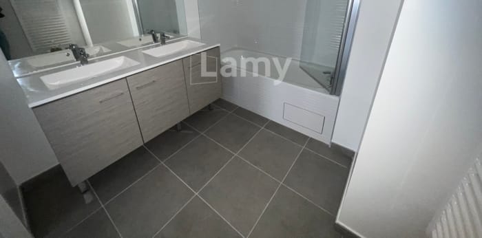 Image 10 sur 11 - Appartement  ·  Location · St Fons (69190) · 3 pièces · 74m²