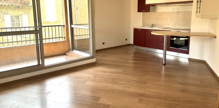 Image 4 sur 10 - Appartement  ·  Location · Salon De Provence (13300) · 2 pièces · 47m²