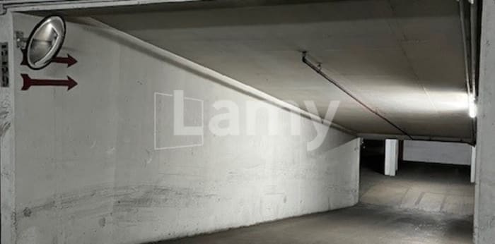 Image 5 sur 5 - Parking/box  ·  Location · Paris (75116) · 12m²