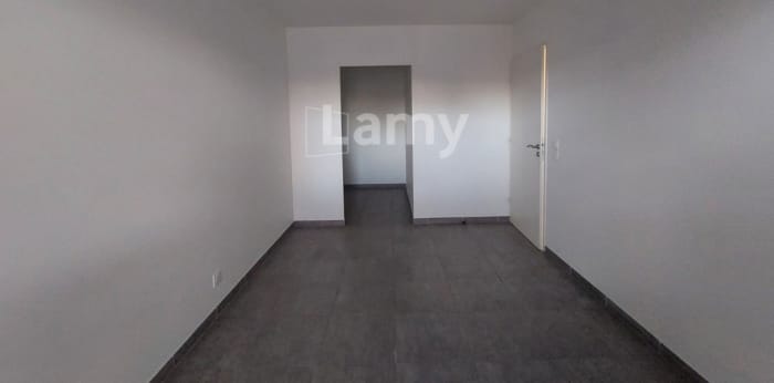 Image 13 sur 21 - Appartement  ·  Location · Nimes (30900) · 3 pièces · 60m²