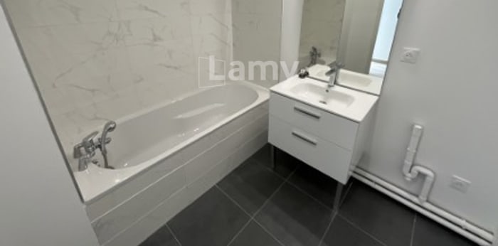 Image 5 sur 6 - Appartement  ·  Location · Croix (59170) · 3 pièces · 60m²