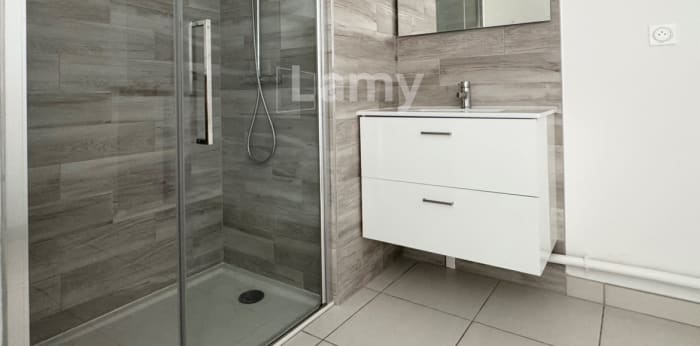Image 4 sur 5 - Appartement  ·  Location · Clermont Ferrand (63100) · 2 pièces · 42m²
