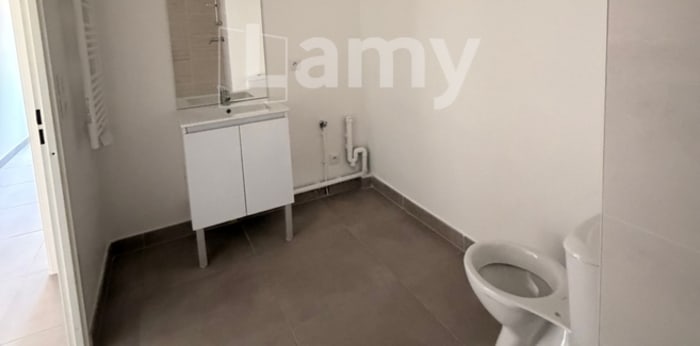 Image 7 sur 9 - Appartement  ·  Location · Les Angles (30133) · 2 pièces · 44m²