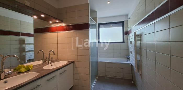 Image 10 sur 11 - Appartement  ·  Location · Reims (51100) · 3 pièces · 82m²
