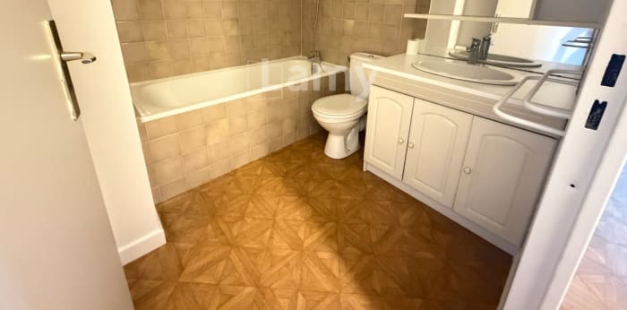 Image 5 sur 8 - Appartement  ·  Location · Villefranche Sur Saone (69400) · 1 pièce · 28m²