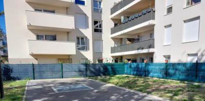 Image 2 sur 5 - Parking/box  ·  Location · Reims (51100) · 10m²