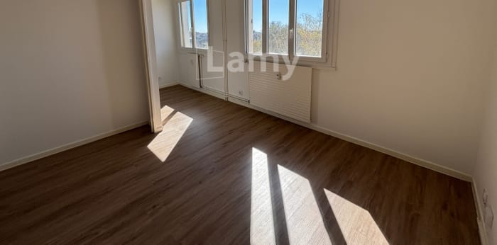 Image 4 sur 10 - Appartement  ·  Location · Dijon (21000) · 1 pièce · 27m²