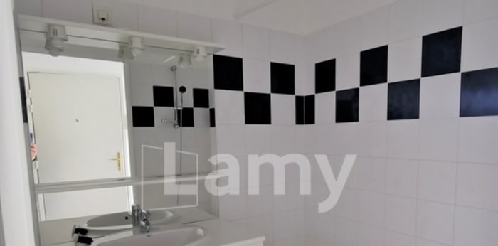 Image 4 sur 5 - Appartement  ·  Location · Thonon Les Bains (74200) · 2 pièces · 40m²