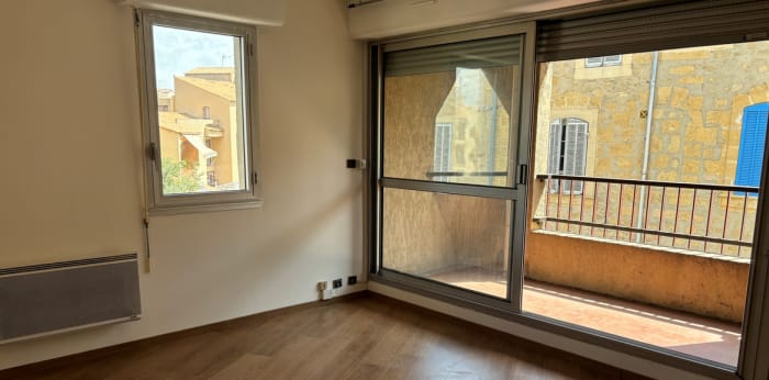 Image 7 sur 10 - Appartement  ·  Location · Salon De Provence (13300) · 2 pièces · 47m²