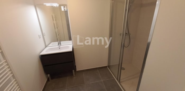 Image 6 sur 7 - Appartement  ·  Location · Clermont Ferrand (63100) · 3 pièces · 69m²