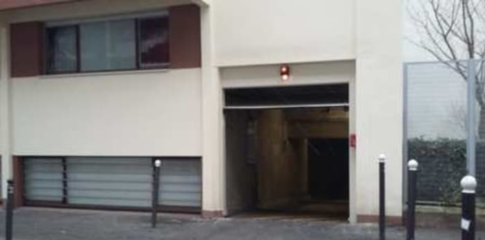 Image 1 sur 5 - Parking/box  ·  Location · Paris (75011) · 8m²