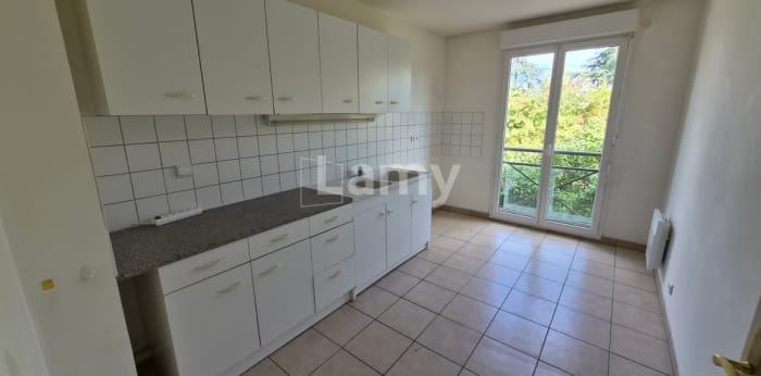 Image 8 sur 13 - Appartement  ·  Location · St Georges Sur Baulche (89000) · 3 pièces · 84m²