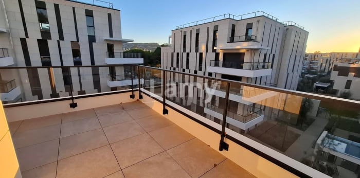 Image 10 sur 12 - Appartement  ·  Location · Marseille (13008) · 3 pièces · 67m²