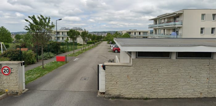 Image 1 sur 2 - Parking/box  ·  Location · Besancon (25000)