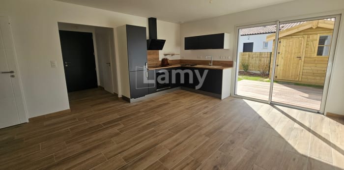 Image 3 sur 11 - Maison/villa  ·  Location · Boutenac Touvent (17120) · 3 pièces · 55m²