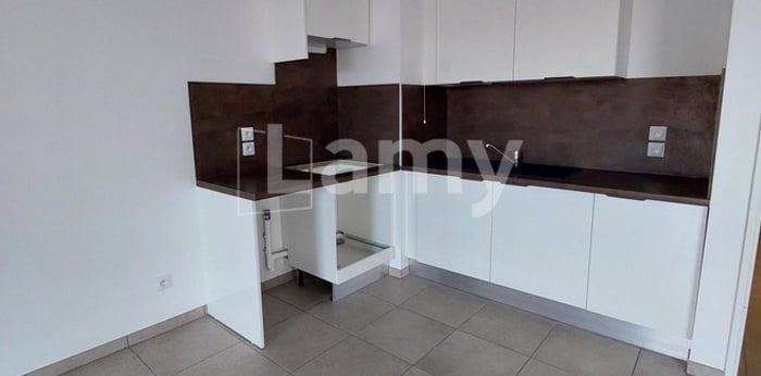 Image 1 sur 6 - Appartement  ·  Location · Thonon Les Bains (74200) · 4 pièces · 82m²