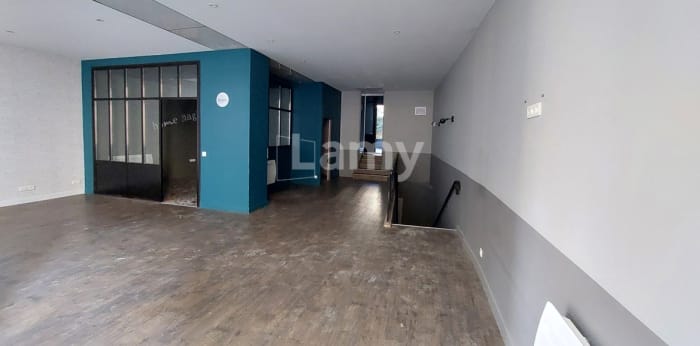 Image 2 sur 6 - Bureaux  ·  Location · Issoire (63500) · 2 pièces · 114m²