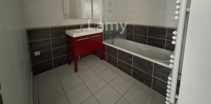 Image 8 sur 10 - Appartement  ·  Location · Clermont Ferrand (63000) · 3 pièces · 66m²