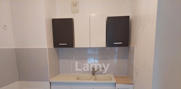 Image 2 sur 5 - Appartement  ·  Location · Mery Sur Oise (95540) · 2 pièces · 47m²