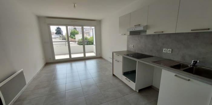 Image 3 sur 11 - Appartement  ·  Location · Marseille (13009) · 3 pièces · 61m²