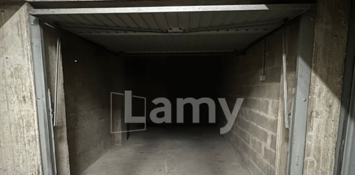 Image 2 sur 3 - Parking/box  ·  Location · Ecully (69130) · 10m²