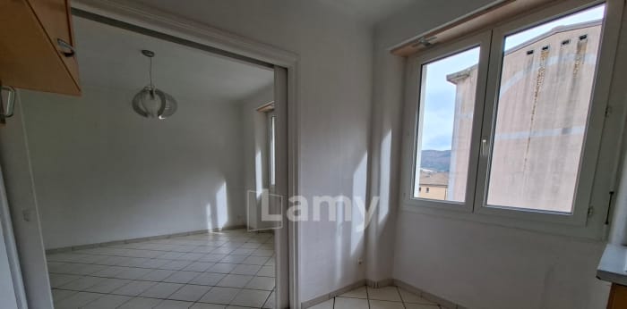Image 3 sur 9 - Appartement  ·  Location · Sisteron (04200) · 2 pièces · 49m²