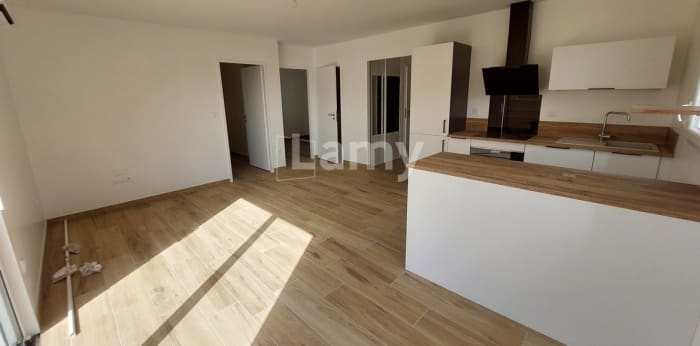 Image 2 sur 13 - Maison/villa  ·  Location · Boutenac Touvent (17120) · 3 pièces · 55m²