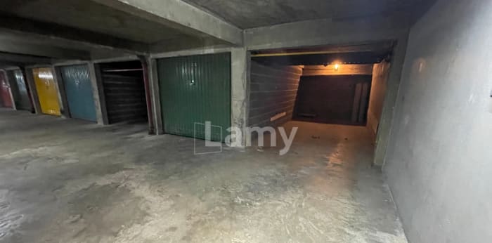 Image 1 sur 3 - Parking/box  ·  Location · Villefranche Sur Saone (69400) · 10m²