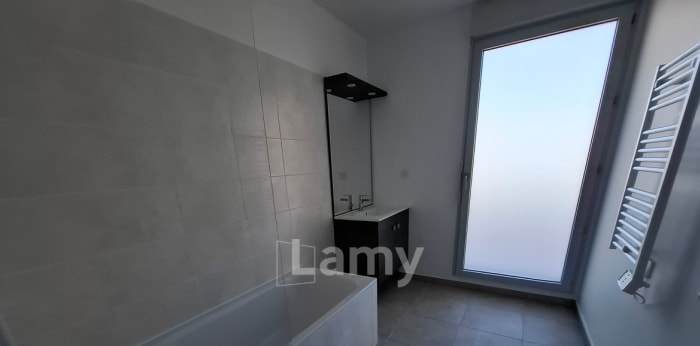 Image 8 sur 9 - Appartement  ·  Location · Marseille (13010) · 3 pièces · 64m²