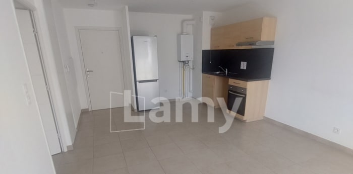 Image 2 sur 10 - Appartement  ·  Location · Trets (13530) · 2 pièces · 42m²