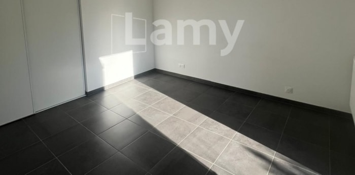 Image 4 sur 12 - Maison/villa  ·  Location · Aytre (17440) · 4 pièces · 83m²