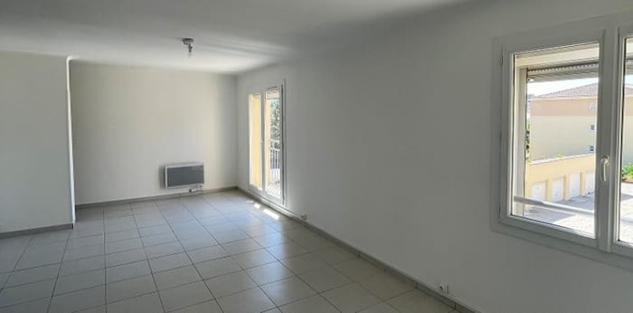 Image 2 sur 9 - Appartement  ·  Location · Salon De Provence (13300) · 3 pièces · 59m²