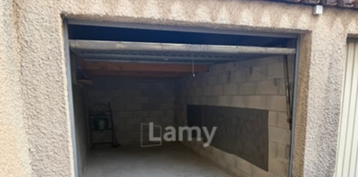 Image 2 sur 3 - Parking/box  ·  Location · Salon De Provence (13300) · 13m²