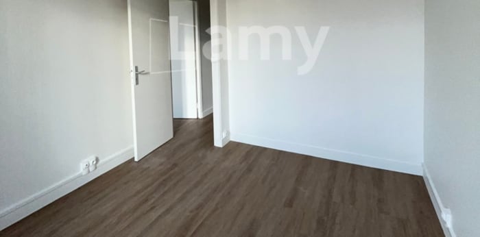 Image 8 sur 9 - Appartement  ·  Location · Villeneuve Le Roi (94290) · 3 pièces · 43m²