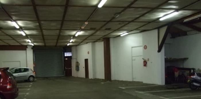 Image 1 sur 3 - Parking/box  ·  Location · Tullins (38210) · 10m²