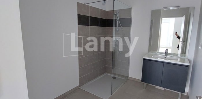 Image 6 sur 8 - Appartement  ·  Location · Valence (26000) · 3 pièces · 65m²