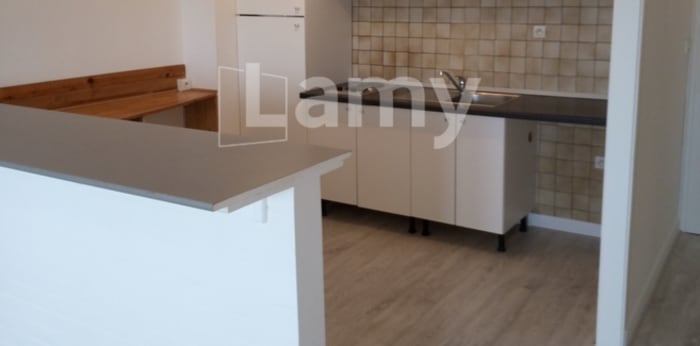 Image 1 sur 3 - Appartement  ·  Location · Bordeaux (33800) · 2 pièces · 47m²