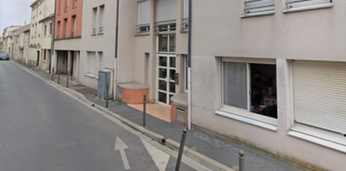 Image 1 sur 3 - Parking/box  ·  Location · Reims (51100) · 10m²