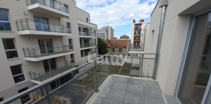 Image 2 sur 5 - Appartement  ·  Location · Clermont Ferrand (63100) · 2 pièces · 40m²