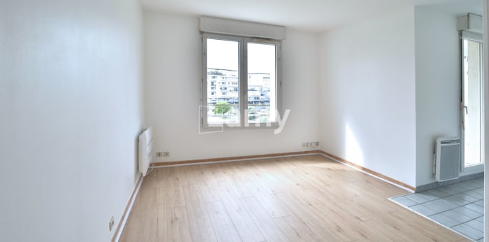 Image 1 sur 7 - Appartement  ·  Location · Cergy (95800) · 1 pièce · 24m²