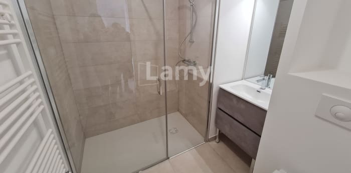 Image 2 sur 4 - Appartement  ·  Location · Chambery (73000) · 2 pièces · 50m²