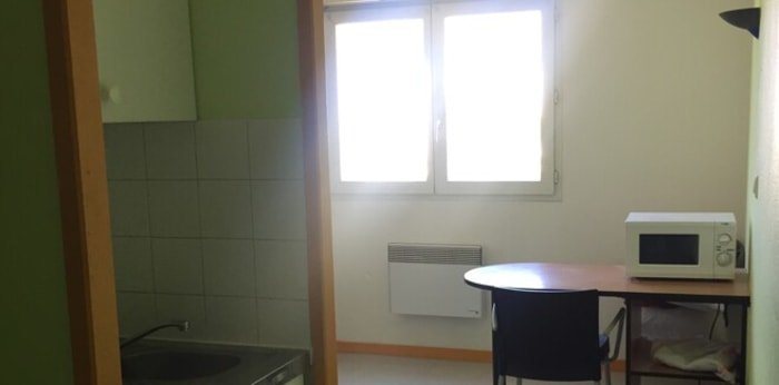 Image 3 sur 4 - Appartement  ·  Location · Bron (69500) · 1 pièce · 17m²