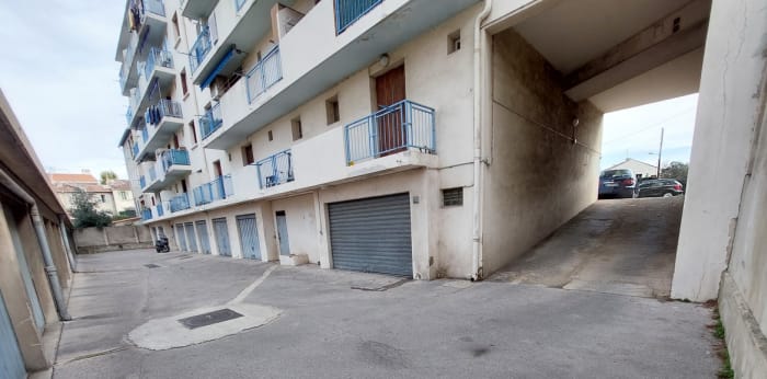 Image 3 sur 8 - Parking/box  ·  Location · Marseille (13011) · 17m²