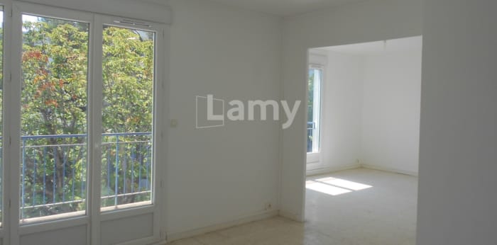 Image 1 sur 16 - Appartement  ·  Location · Nimes (30000) · 4 pièces · 75m²