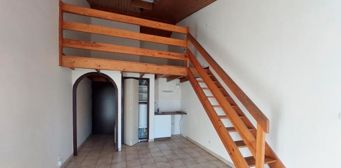 Image 1 sur 8 - Appartement  ·  Location · La Roche Sur Yon (85000) · 1 pièce · 33m²