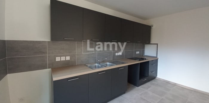 Image 2 sur 11 - Appartement  ·  Location · Chambery (73000) · 5 pièces · 108m²